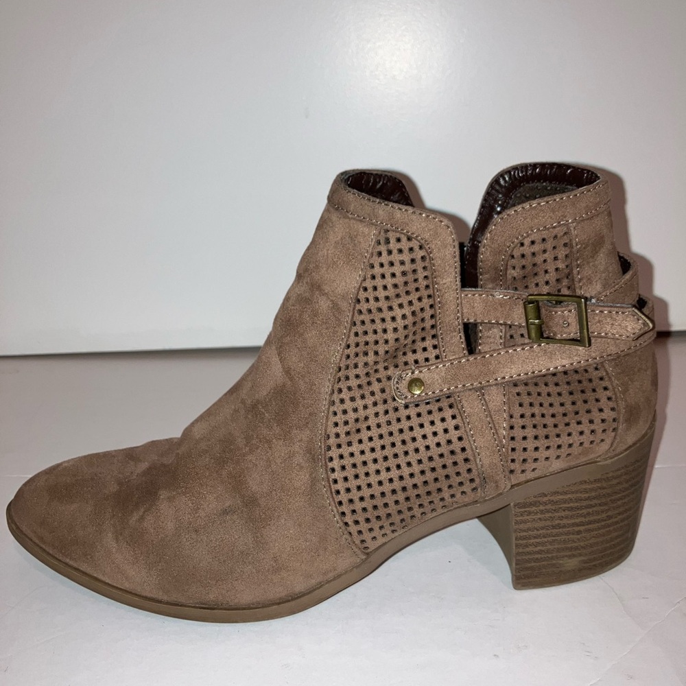 Qupid Heels Women’s Size Between 9-10